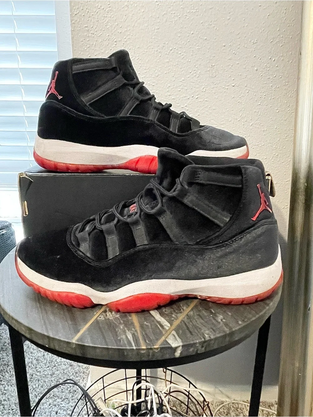 Air Jordan Retro 11 Bred Velvet Size 9.5